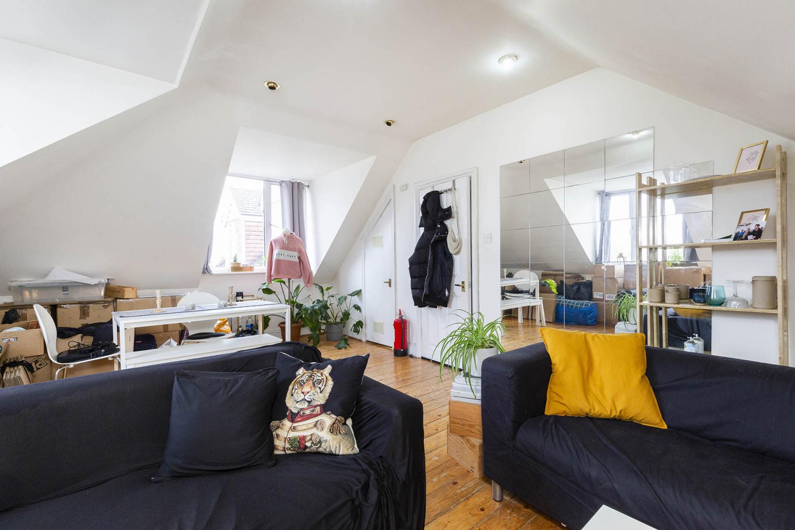 Modern Apartment Mapesbury Road, Willesden Green